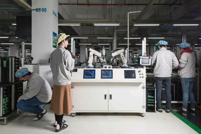 在歌頌新零售的時(shí)代,這座中國(guó)名城更加熱愛智能制造